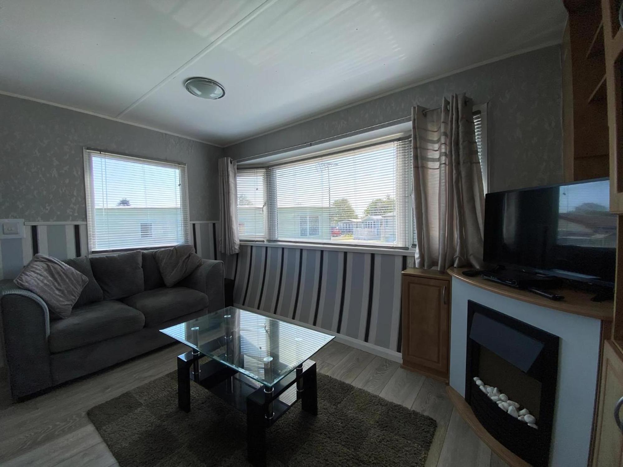 Homely Caravan Just A Short Walk To Hembsy Beach In Norfolk Ref 00036Ba Hemsby Exterior photo